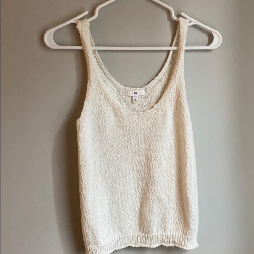 White knitted top